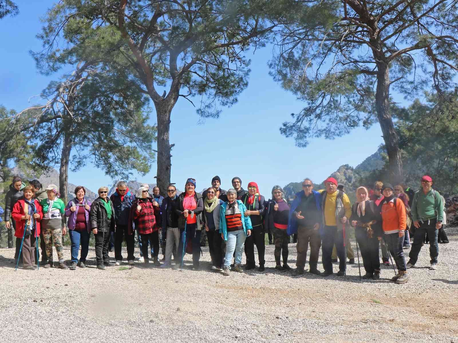 Antalya Belediyesi Bisiklet Yolunda Vatandaşlar için Doğa Yürüyüşü Düzenledi