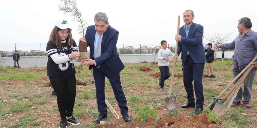 Döşemealtı Anadolu İmam Hatip Lisesi Bahçesine 360 Adet Ağaç Dikildi