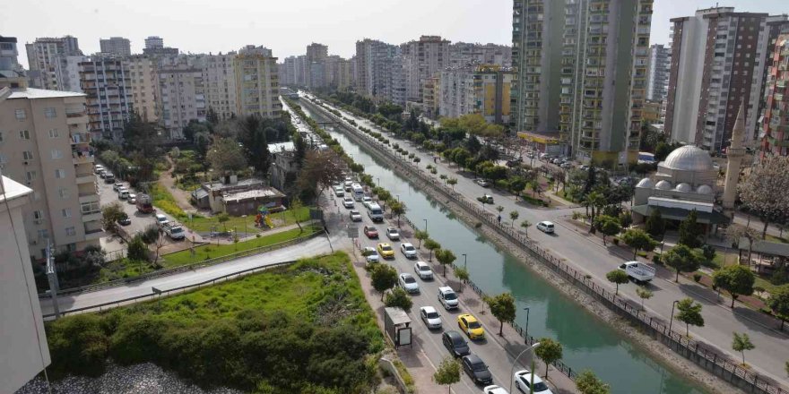 Adana’da Otoyol Bağlantı Yolları Kapatıldı, Kilometrelerce Kuyruk Oluştu