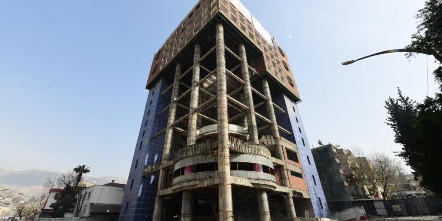 Dünyanın En Saçma Binasının 5 Katı Yıkıldı