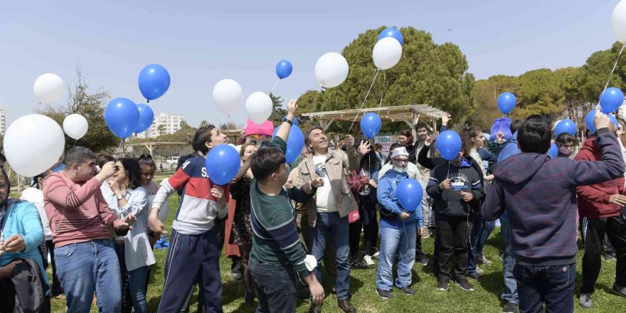 Muratpaşa’da Balonlar Otizmde Farkındalık İçin Havalandı