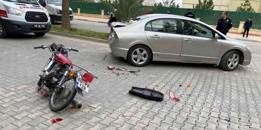 Osmaniye’de Motosiklet Otomobile Çarptı: 2 Yaralı