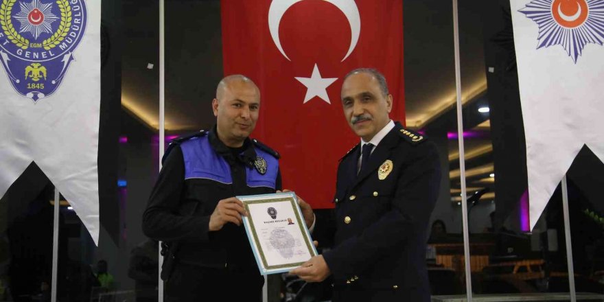 Üstün Başarı Gösteren Polislere Ödül Verildi