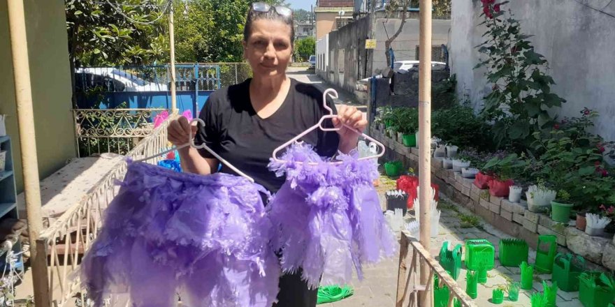 Annesinin Mama Kutularından Başladı, Atık Plastikleri Sanata Dönüştürüyor