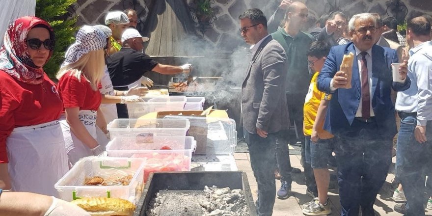 Başkan Tarhan’dan Osmaniyeli Öğrencilere Sucuk Ekmek