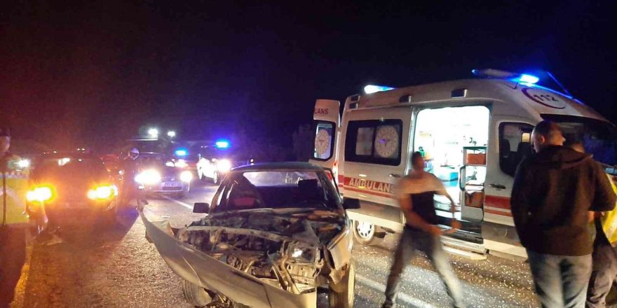 Tarsus’ta 2 Otomobil Çarpıştı: 6 Yaralı