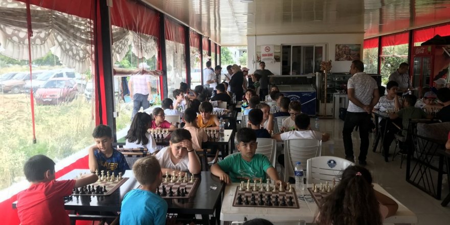 Bozyazı’da Düzenlenen Satranç Turnuvasında Ödüller Sahiplerini Buldu