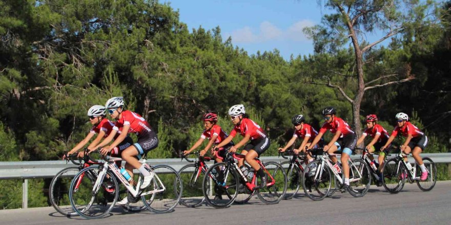 Yıldız Kızlar Bisiklet Milli Takımı, Antalya’da Hazırlıklarını Sürdürüyor