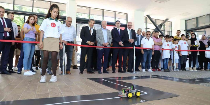 Akdeniz Belediyesinden Bilim Şenliği Ve Robot Yarışması