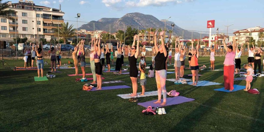 Alanya’da Yoga Etkinliğinde Buluştular