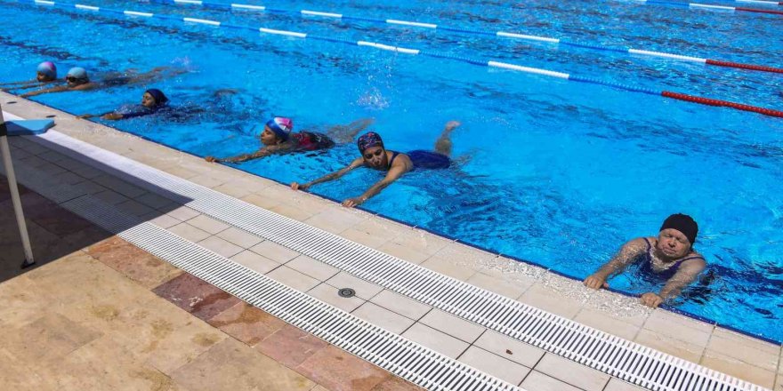 Mersin Büyükşehir Belediyesinin Ücretsiz Yüzme Kursları Başladı