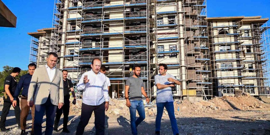 Vali Pahlivan, Tarsus’ta Yapımı Süren Ve Tamamlanan Kamu Binalarında İncelemelerde Bulundu