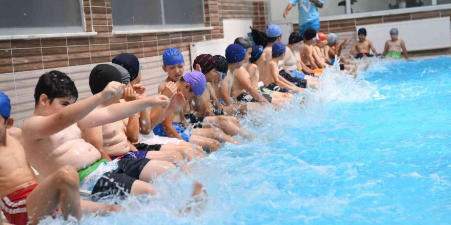 Onikişubat’ın 7 Havuzunda 4 Bin Çocuk Yüzme Öğrenecek