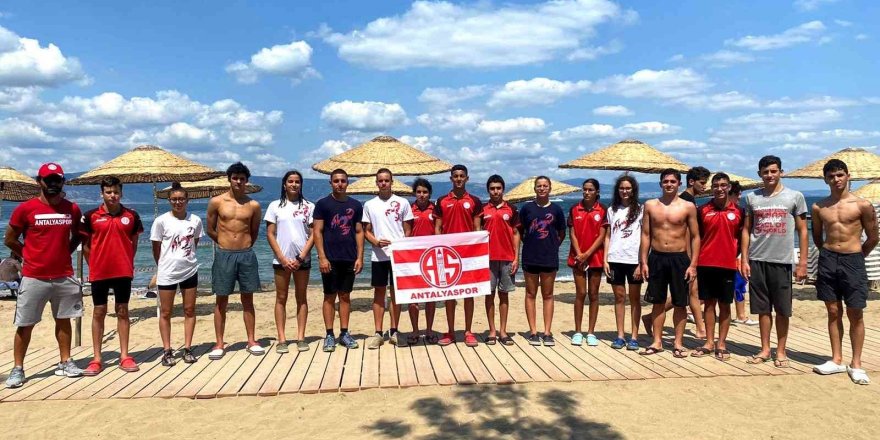 Antalyasporlu Yüzücülerden Çifte Zafer