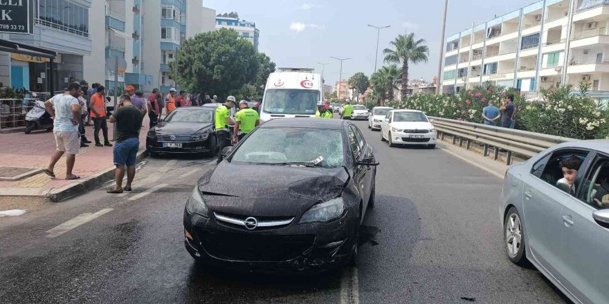 Silifke’de Otomobil Motosiklete Çarptı: 2 Yaralı