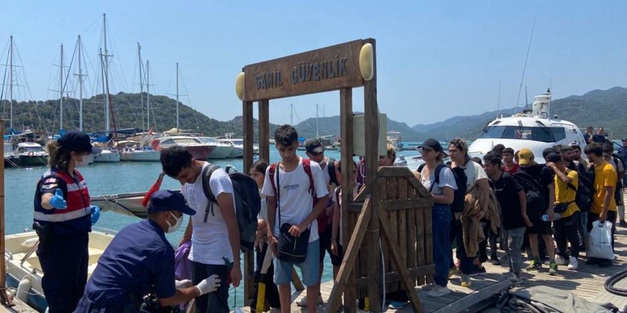 Antalya’da Kekova Adası’na Bırakılan 160 Düzensiz Göçmen Yakalandı