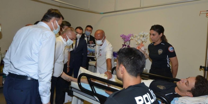 Antalya Valisi İhbara Gittikleri Adreste Ayaklarından Vurulan Polisleri Ziyaret Etti