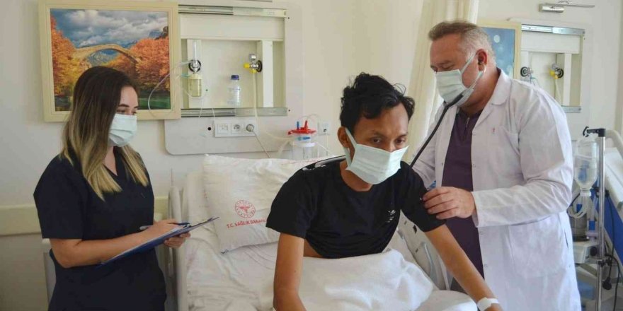 Endonezyalı Gencin Göğsünden 3 Kilogramlık Kitle Çıkarıldı