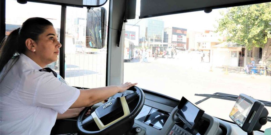 Antalya’da Toplu Taşımada 9 Bin Tl’ye Günde 8 Saat Çalışacak Kadın Şoför Aranıyor