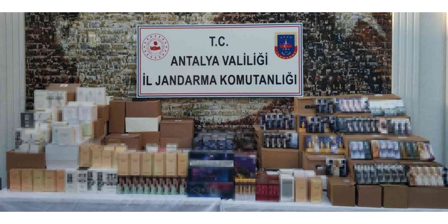 Manavgat’ta Kaçak Parfüm Ve Sigara Operasyonu