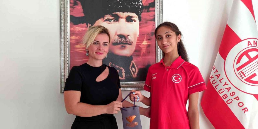 Antalyasporlu Melisa’ya Ödül