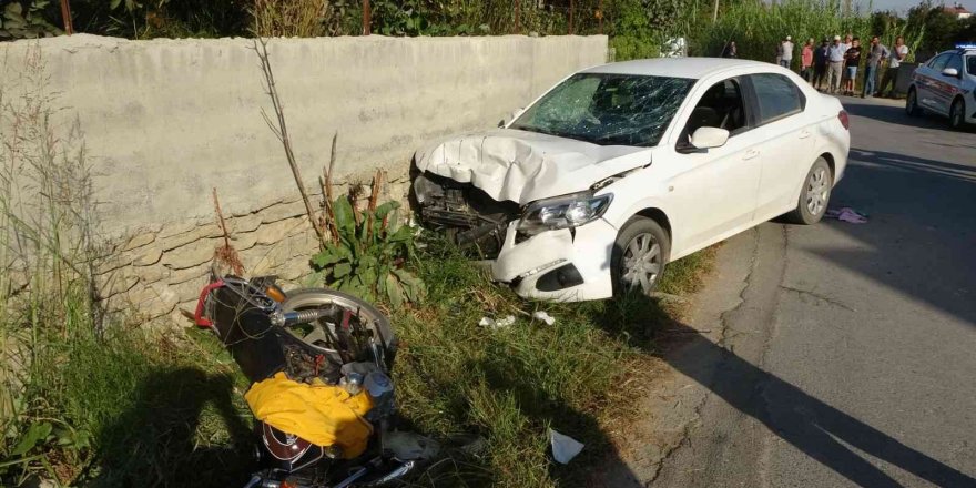 Manavgat’ta Motosiklet İle Otomobil Çarpıştı: 4 Yaralı