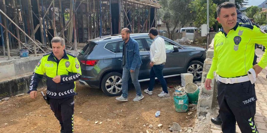 Antalya’da Turistin Kiraladığı Lüks Aracı Çaldı, Burdur’da Duvara Çarpınca Yakalandı