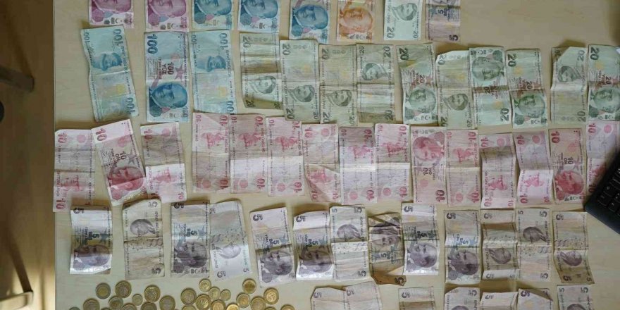 3 Saatte Bin 555 Lira Toplayan "banker Arif"in Dilenerek Kazandığı Para Kamuya Aktarıldı