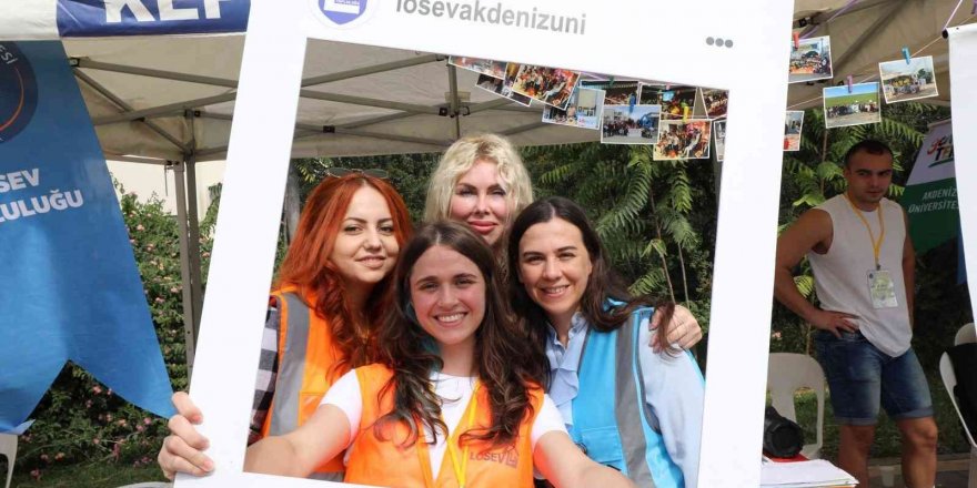 Rektör Özkan, Öğrenci Toplulukları Tanıtım Günlerine Katıldı