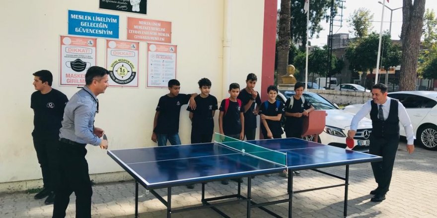 Meslek Lisesi Öğrencileri, Okullara Tenis Masası Üretiyor