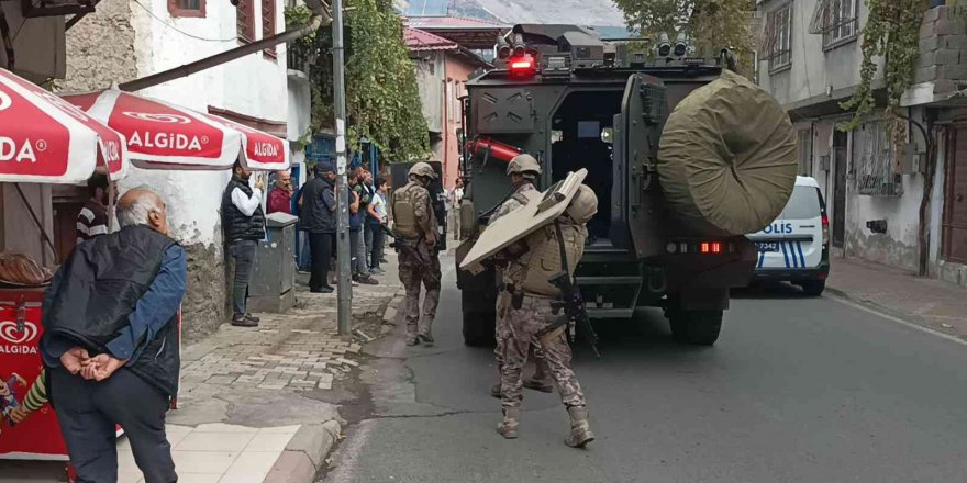 Operasyona Giden Polislere Saldırı: 3 Yaralı