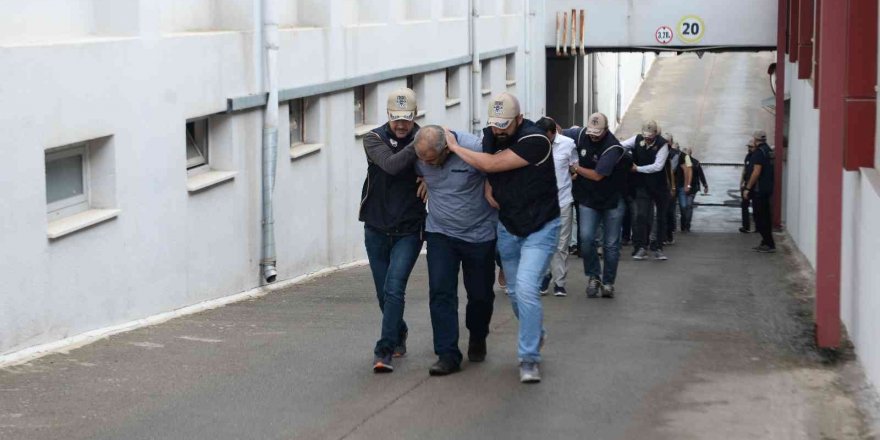 Adana’da 9 Fetö Kuryesi Tutuklandı