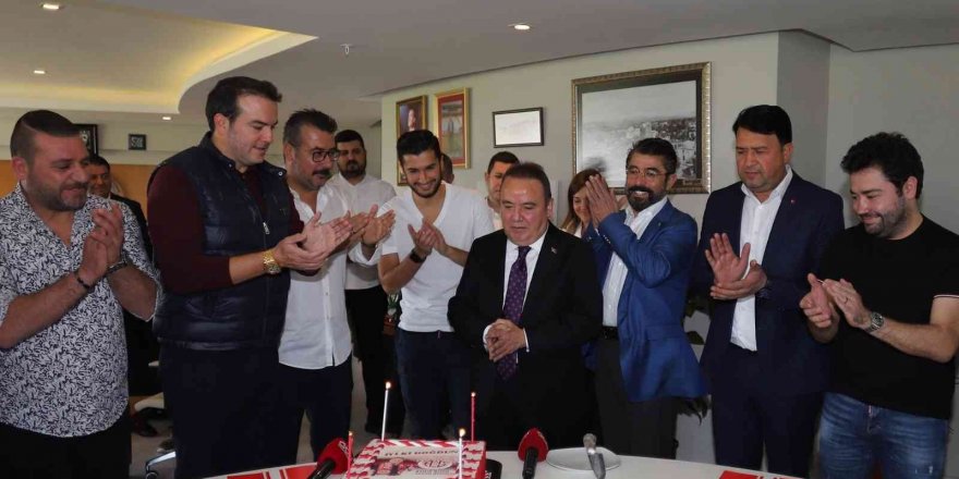 Antalyaspor’dan, Başkan Böcek’e Doğum Günü Kutlaması
