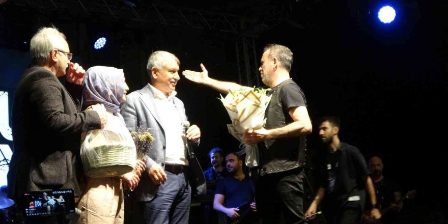 Kozan’da Cumhuriyet Coşkusu Haluk Levent Konseri İle Taçlandı