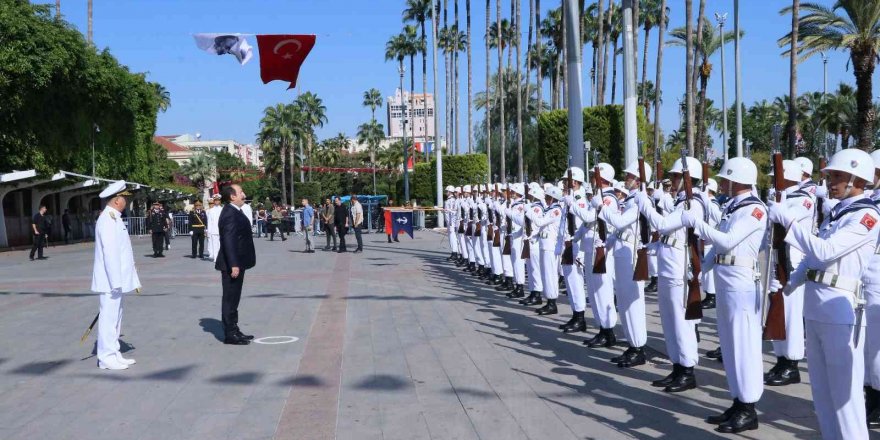 Mersin’de Cumhuriyet Bayramı Kutlamaları Çelenk Sunumuyla Başladı