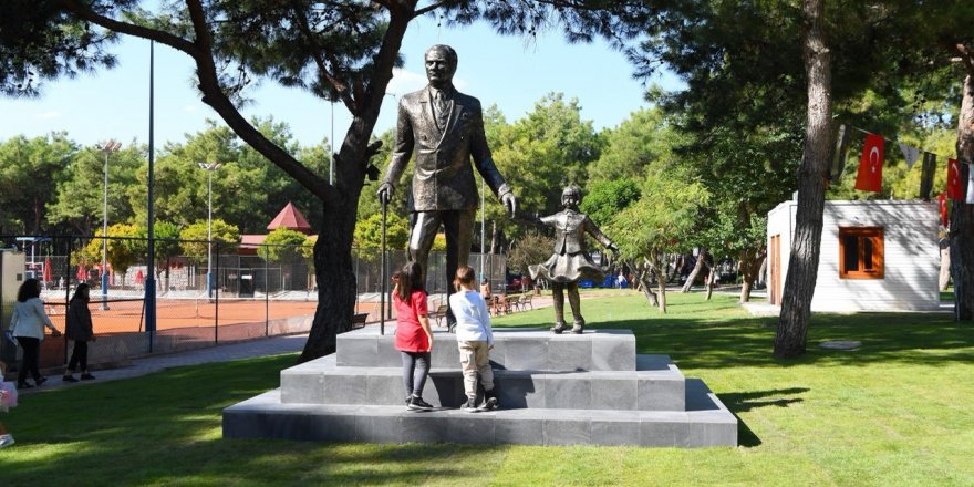Hayatpark’a Atatürk Anıtı