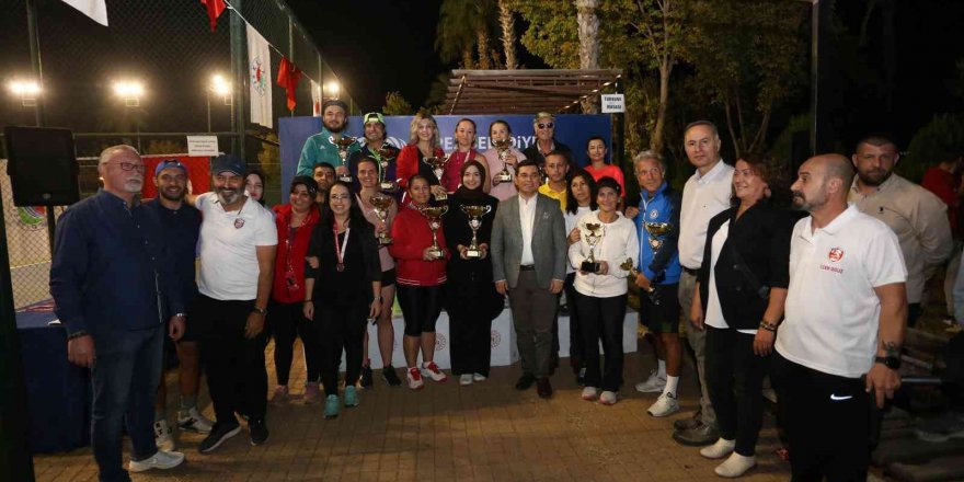 Kepez’de Cumhuriyet Kupası Tenis Turnuvası Düzenlendi