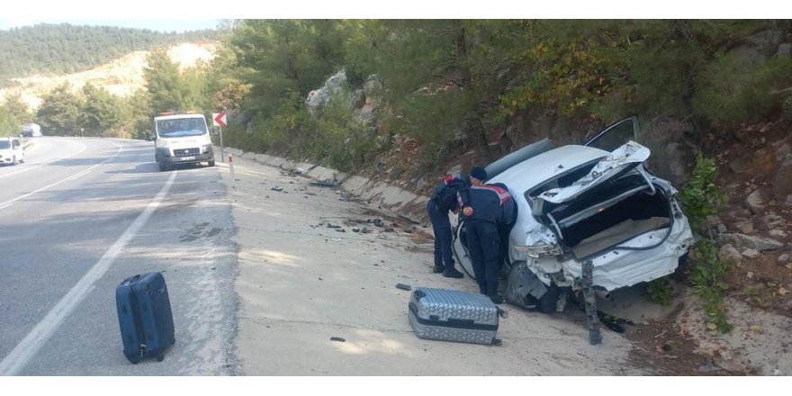 Antalya’da Trafik Kazası; 2 Yaralı