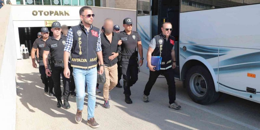 Antalya’da Aranan  54 Zanlı Yakalandı