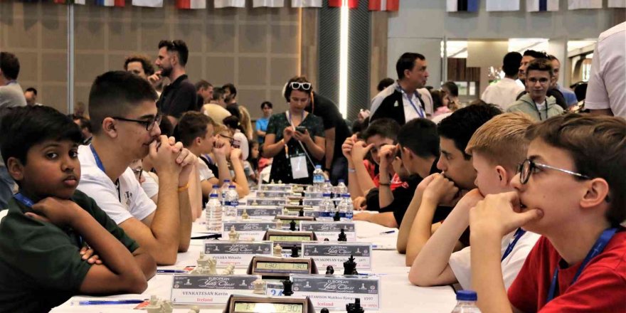 46 Ülkeden Binin Üzerinde Sporcunun Katılımı İle 2022 Avrupa Yaş Grupları Satranç Şampiyonası Başladı