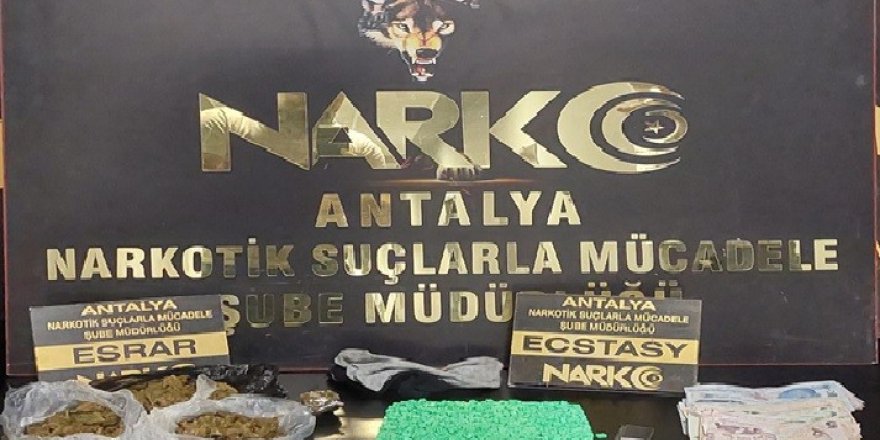 Antalya’da Piyasaya Sürülmeye Çalışılan 9 Kilo Eroin Polise Takıldı