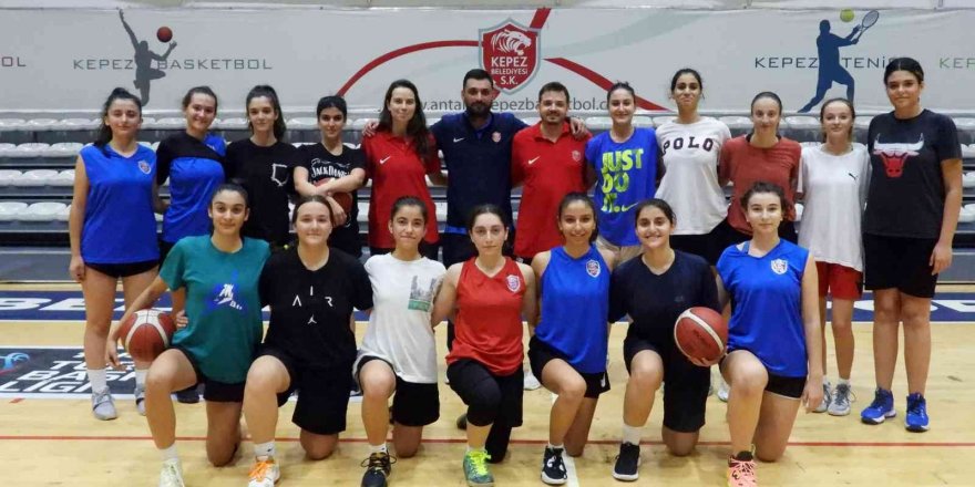 Kepez’in Kız Basketbol Takımı Şampiyonluğa Yürüyor