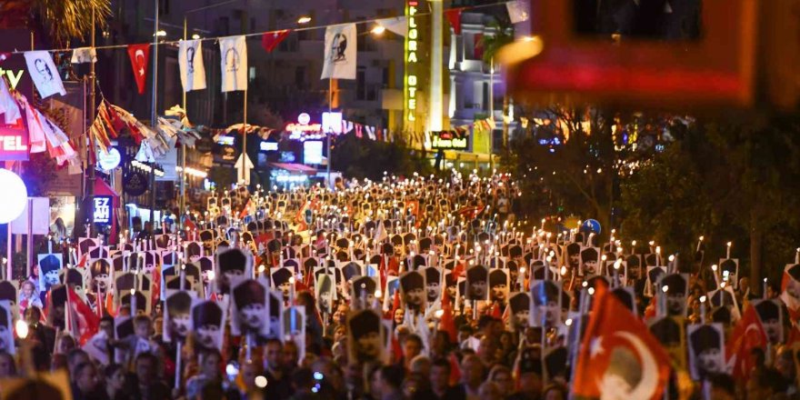 Antalya’da Geceyi Meşaleler Aydınlattı