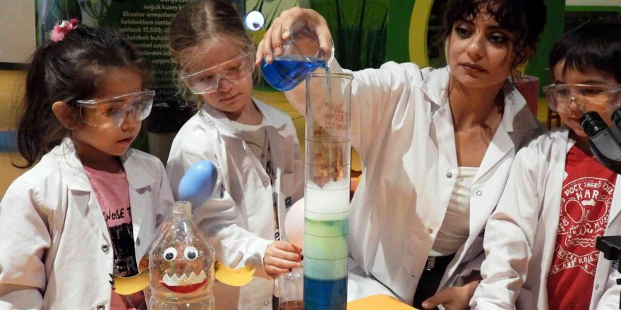Antalya Bilim Merkezi’nde Miniklere Bilim Aşılanıyor