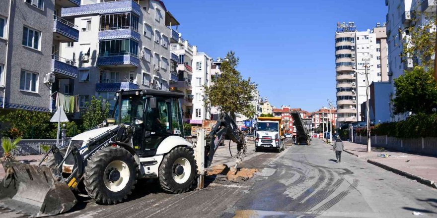 Muratpaşa, 2033 Sokak’ta Yenileme Çalışması