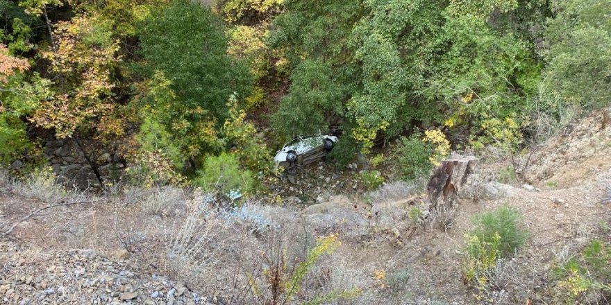 Antalya’da Otomobil Uçuruma Yuvarlandı: 1 Ölü,1 Yaralı
