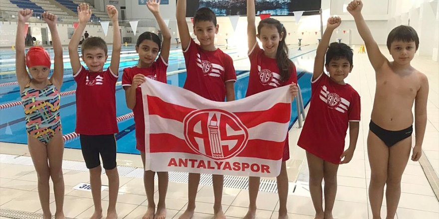 Antalyasporlu Yüzücülerden Atatürk’ü Anma Yüzme Yarışları’nda Başarı