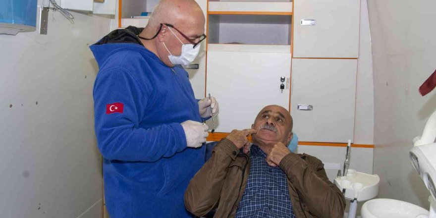 Mersin’de Emekli Evi Üyelerine Ücretsiz Ağız Ve Diş Sağlığı Taraması