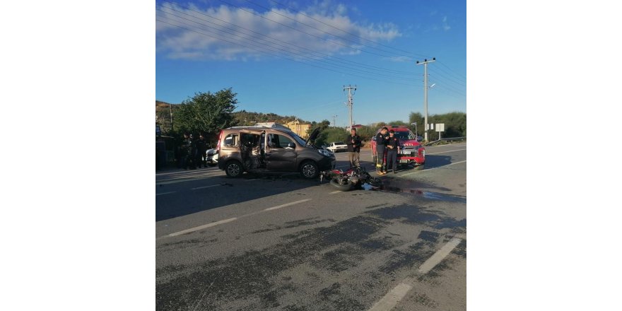 Gazipaşa’da Motosikletle Hafif Ticari Araç Çarpıştı: 1’i Ağır, 2 Yaralı