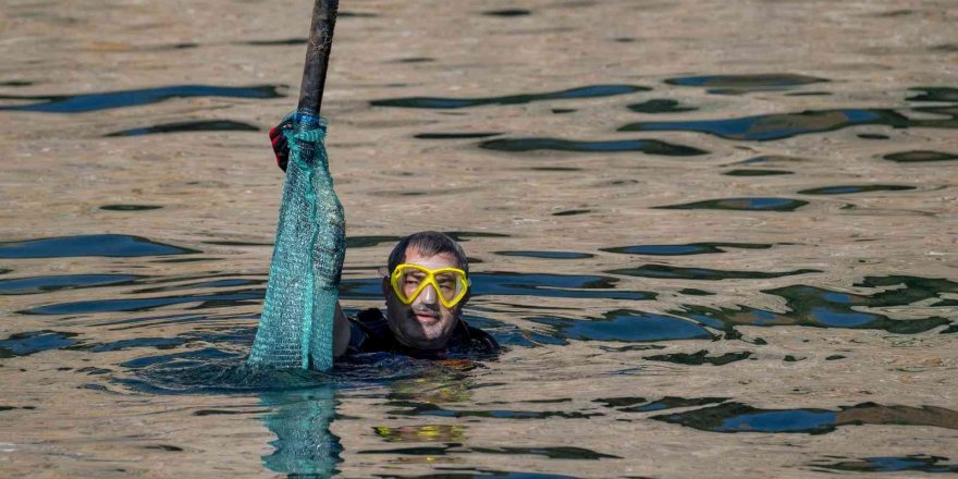 Alanya’da Denizde 19 Dalgıç 38 Kilogram Atık Topladı